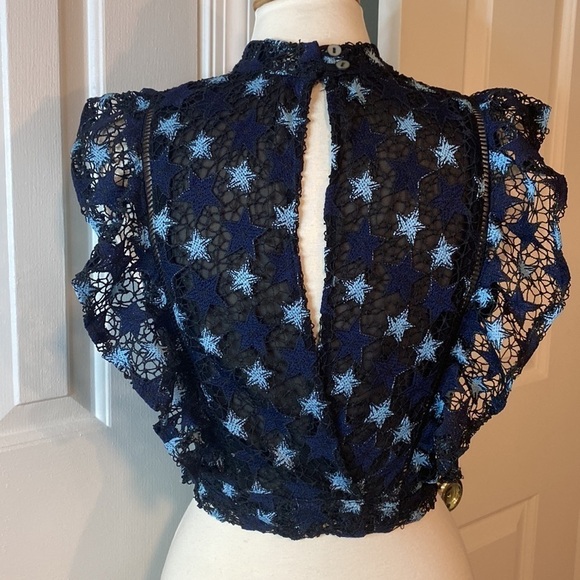 Willow and Clay “Lace” Star ⭐️ Wrap Shirt Size Medium in Like New Condition - Picture 5 of 10